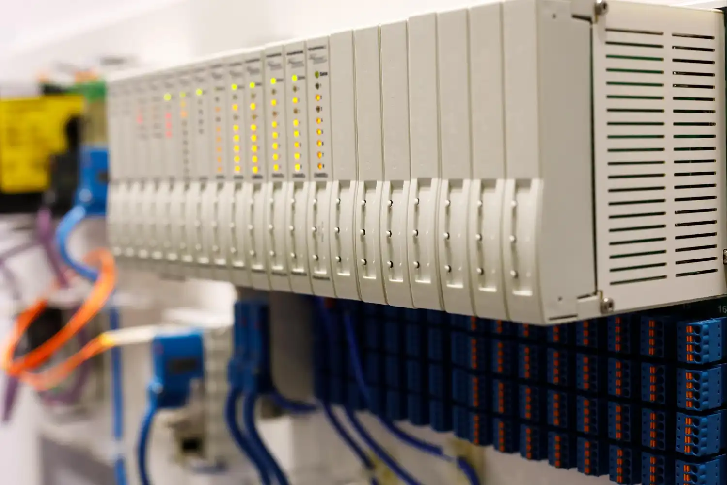 PLC nedir? PLC ne işe yarar?