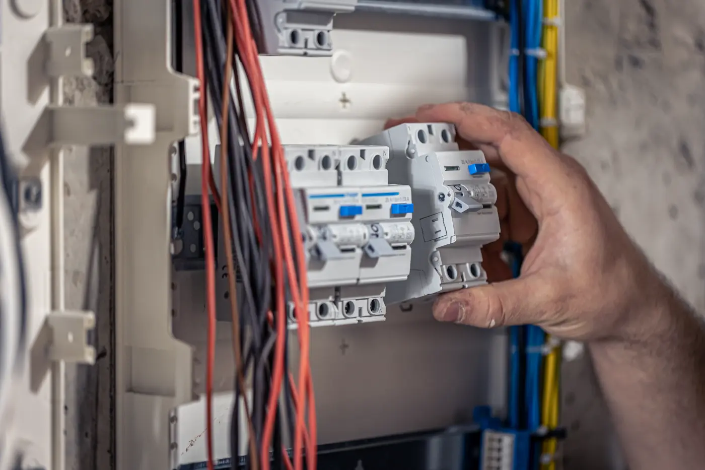 Fabrika elektrik tesisatı nasıl olmalı?